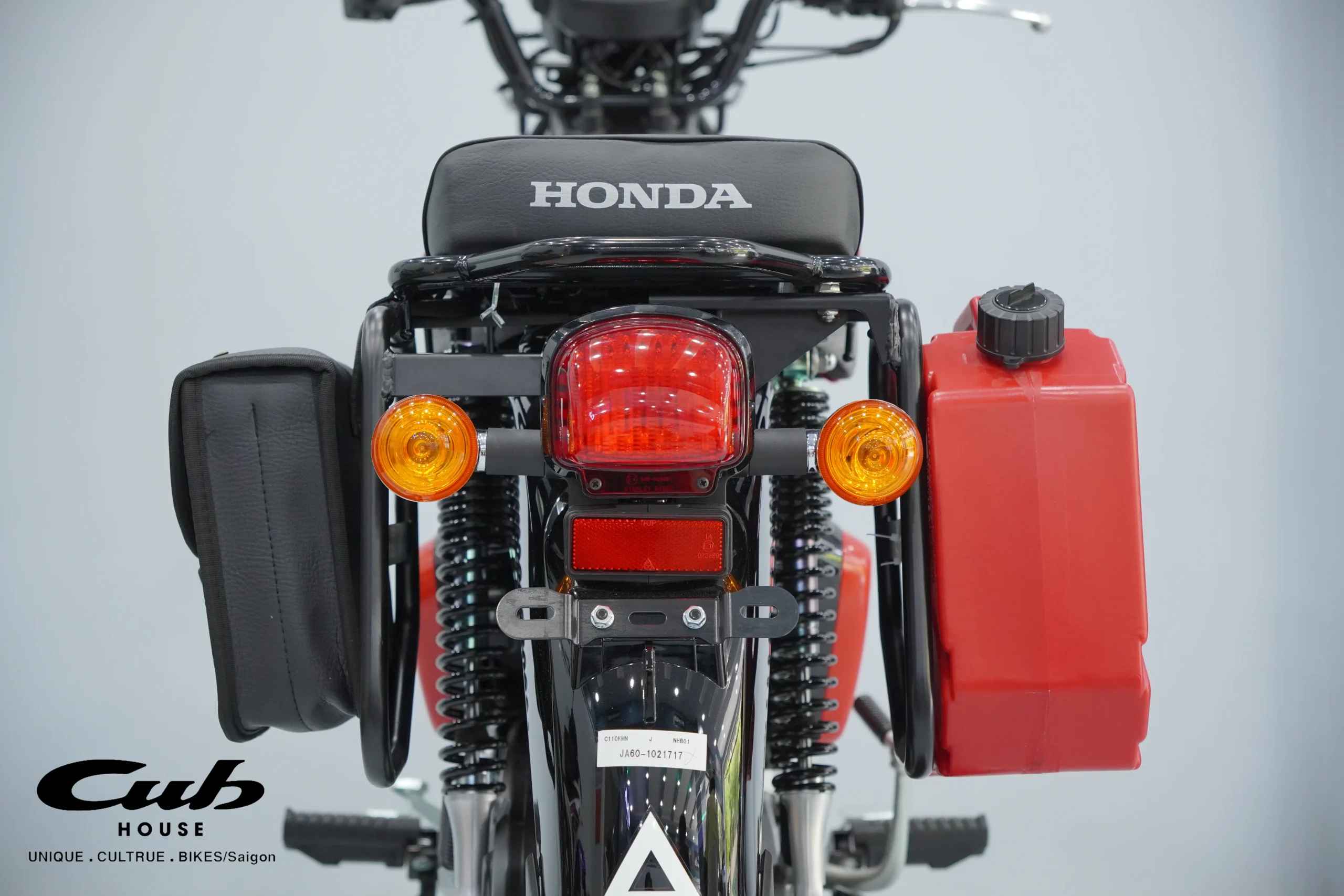 Honda Cross Cub 110 Kumamon độ hoàn hảo - Gắn phụ kiện siêu đẹp 23 Honda Cross Cub 110 Kumamon độ hoàn hảo – Gắn phụ kiện siêu đẹp