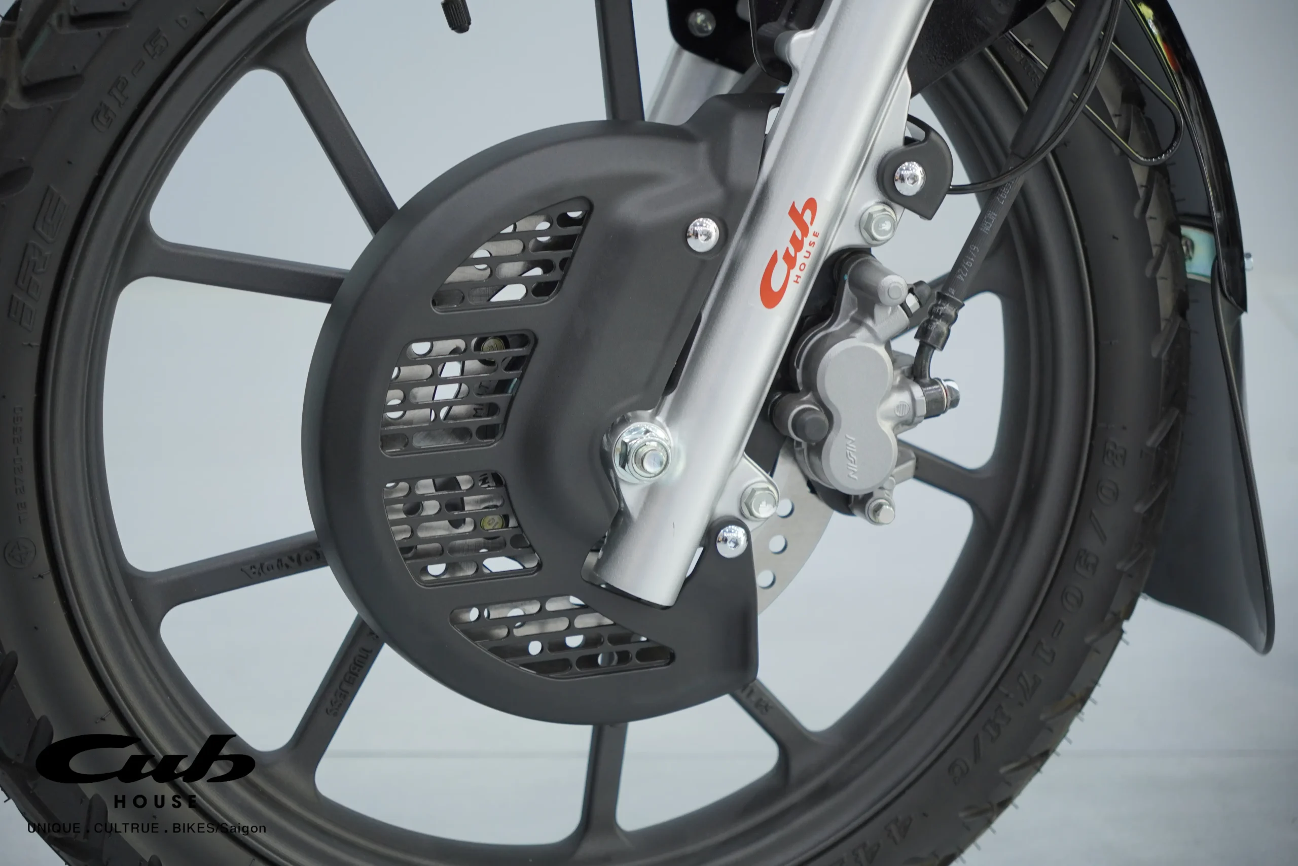 Honda Cross Cub 110 Kumamon độ hoàn hảo - Gắn phụ kiện siêu đẹp 19 Honda Cross Cub 110 Kumamon độ hoàn hảo – Gắn phụ kiện siêu đẹp