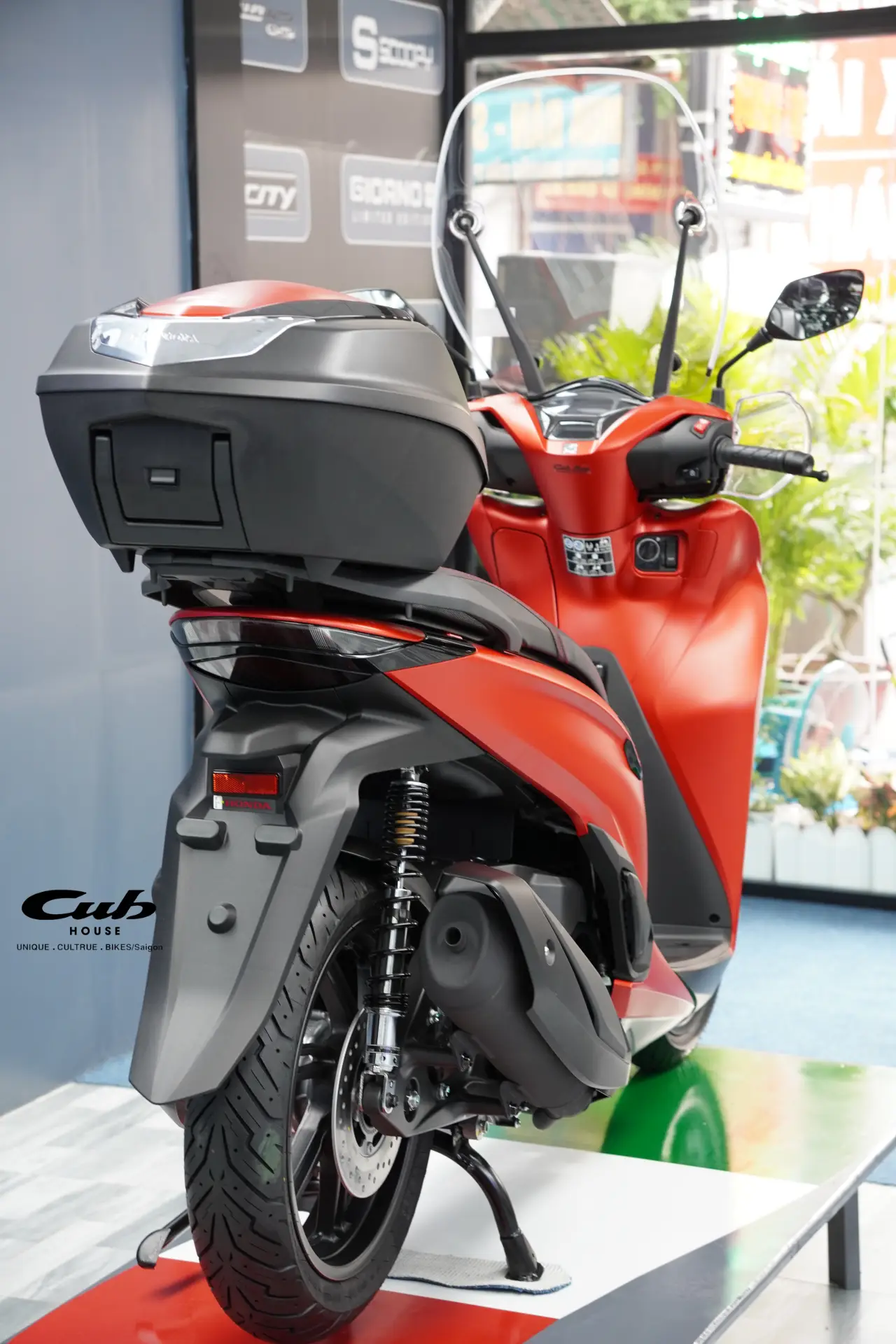 Honda SH 350i nhập Ý