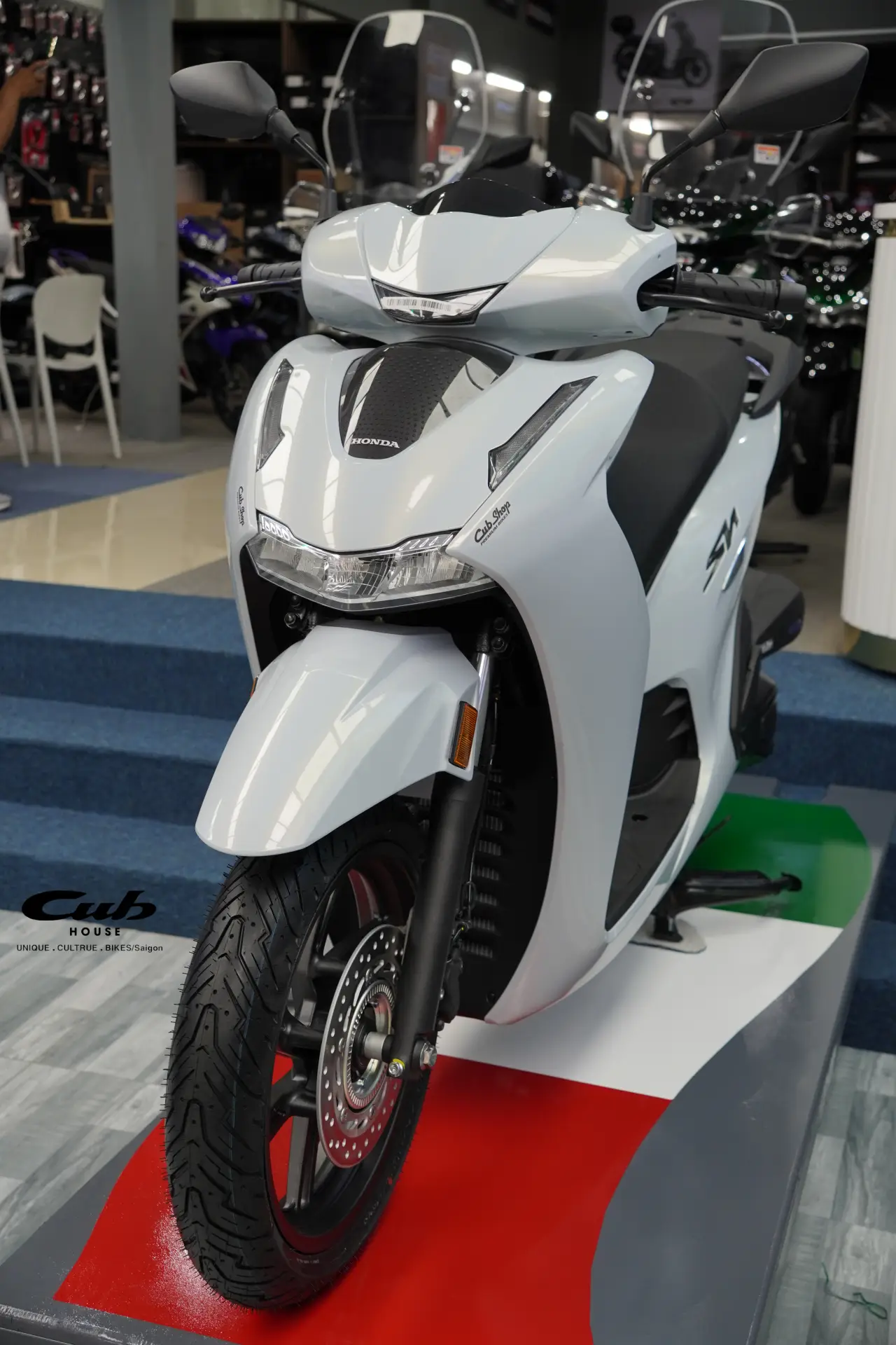 Honda SH 350i nhập Ý