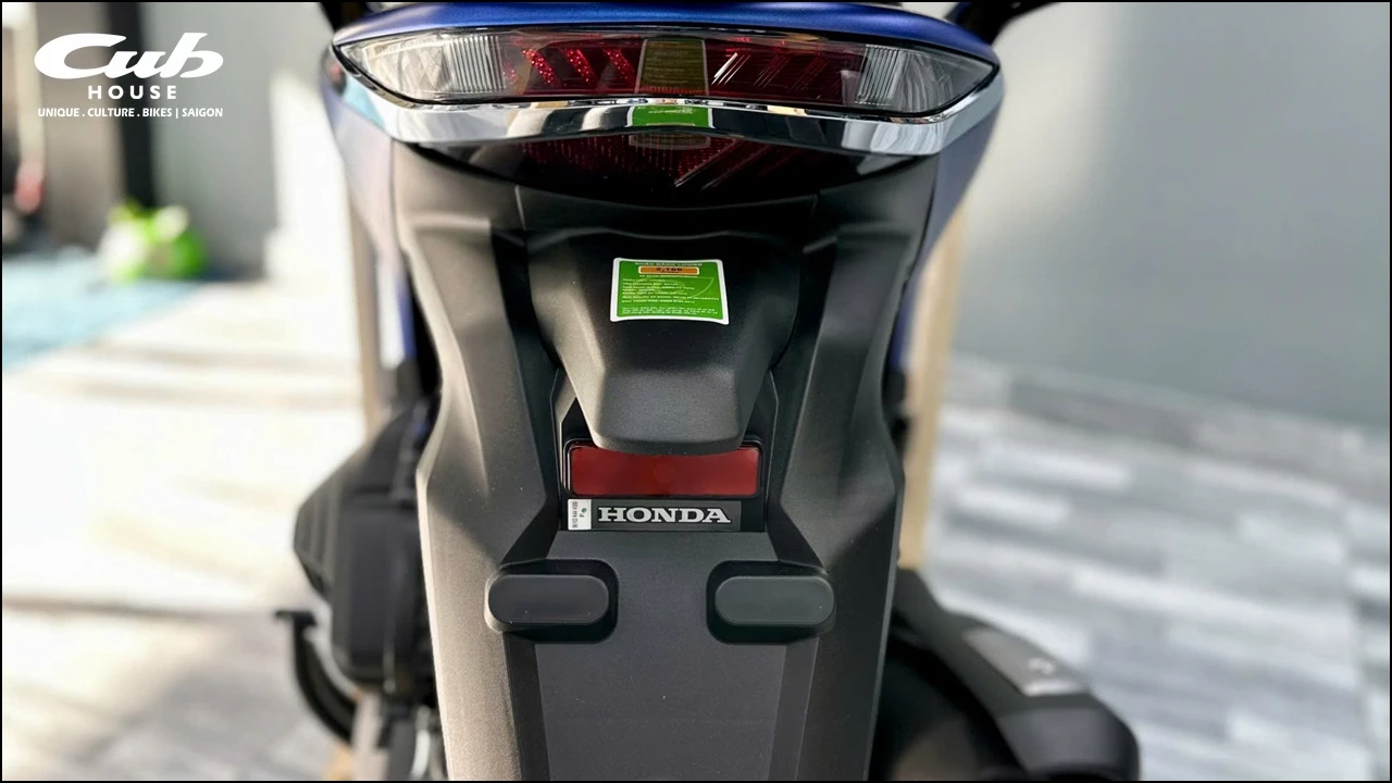 Honda SH Y 150i mau xanh duong nham Matt Pearl Pacific Blue 1