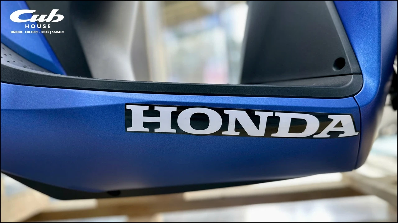 Honda SH Y 150i mau xanh duong nham Matt Pearl Pacific Blue 2