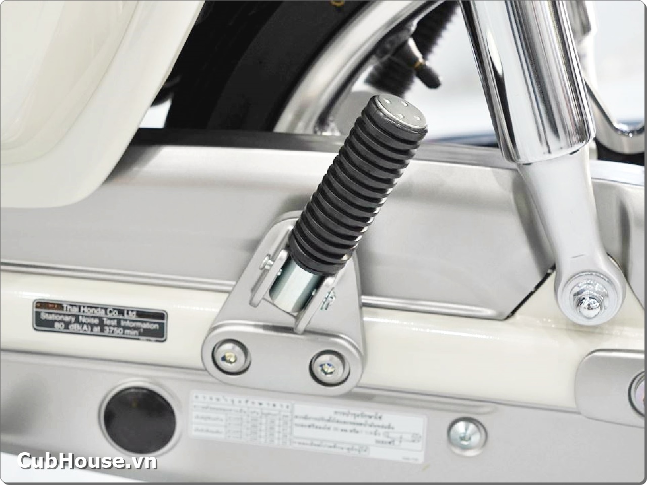 Honda Super Cub 125 Custom 2026 nhập Thái Lan (Yên đỏ) 26 Honda Super Cub 125 Custom 2026 nhap Thai Lan Yen do 11