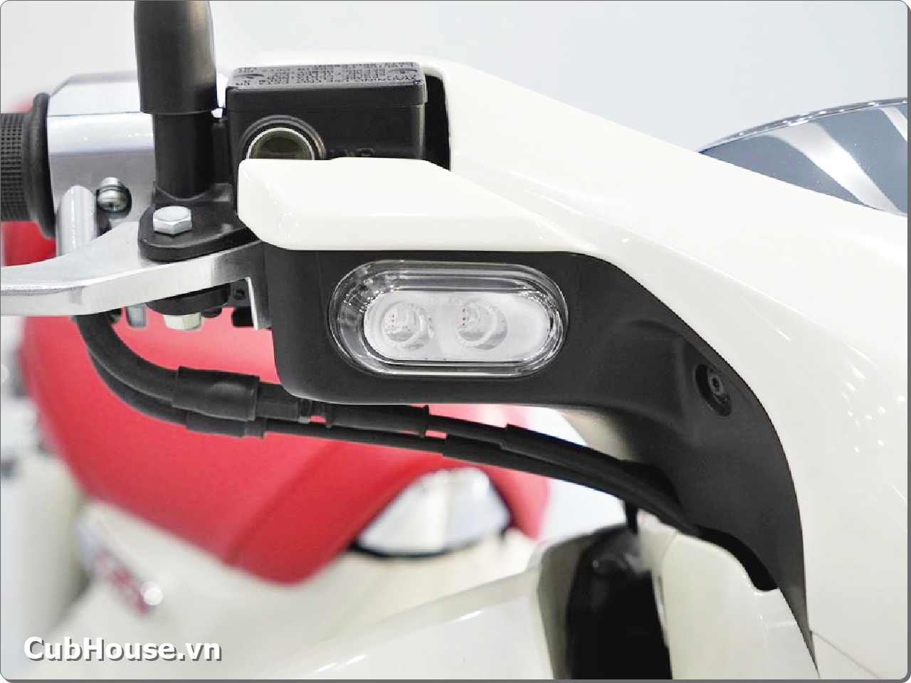 Honda Super Cub 125 Custom 2026 nhập Thái Lan (Yên đỏ) (20) Honda Super Cub 125 Custom 2026 nhap Thai Lan Yen do 20