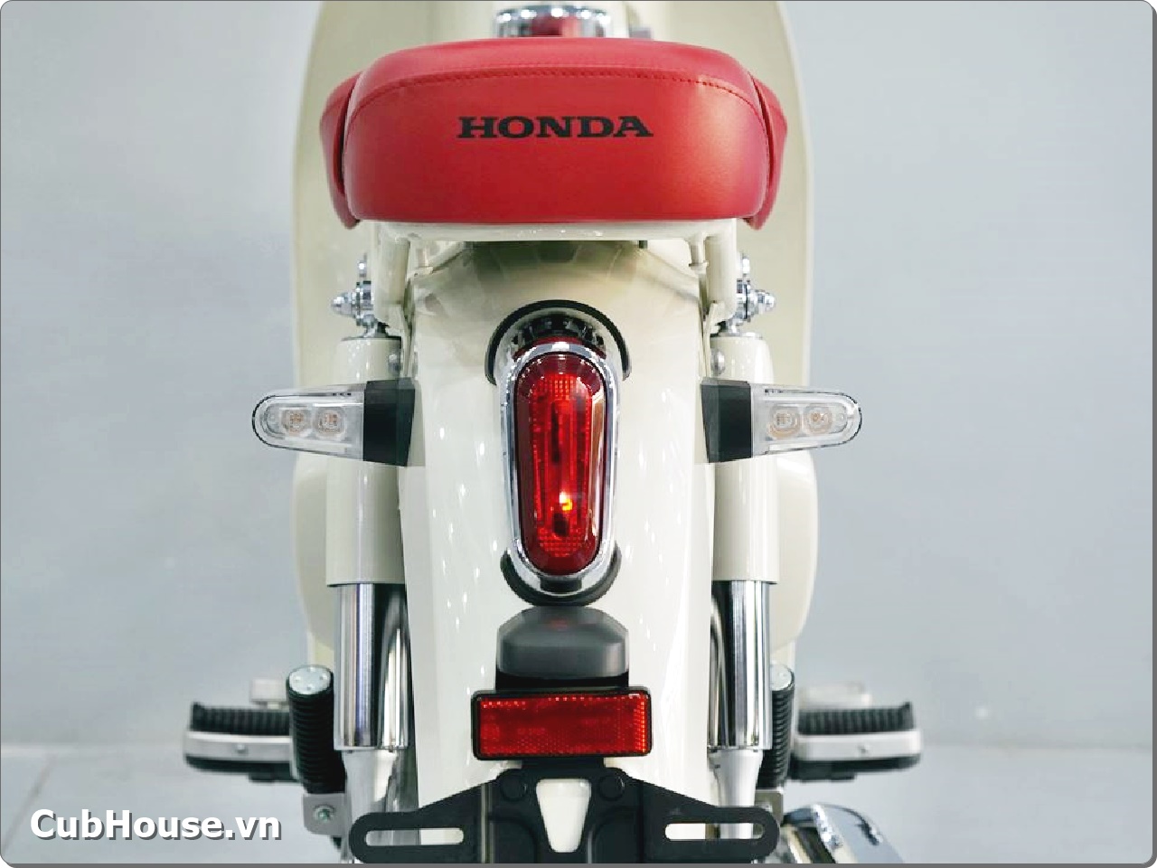 Honda Super Cub 125 Custom 2026 nhập Thái Lan (Yên đỏ) (7) Honda Super Cub 125 Custom 2026 nhap Thai Lan Yen do 7