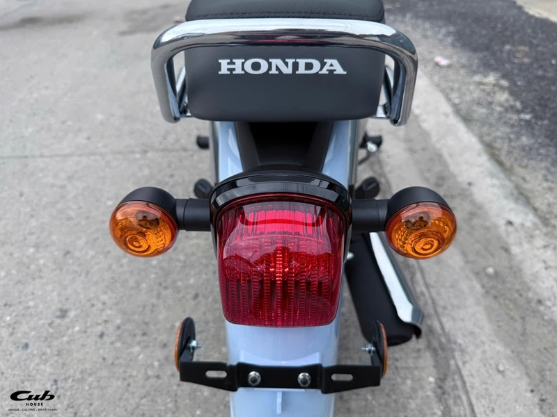 Honda Super Cub Fujisan Limited Edition (núi Phú Sĩ) 23 Honda Super Cub Fujisan Limited Edition (núi Phú Sĩ)