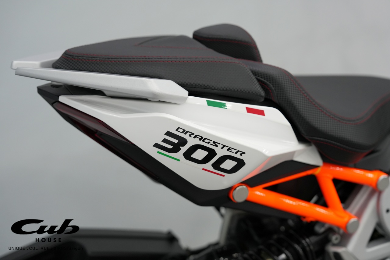 Chơi xe Italjet Dragster 300 độc lạ trang bị phuộc Ohlins là đỉnh