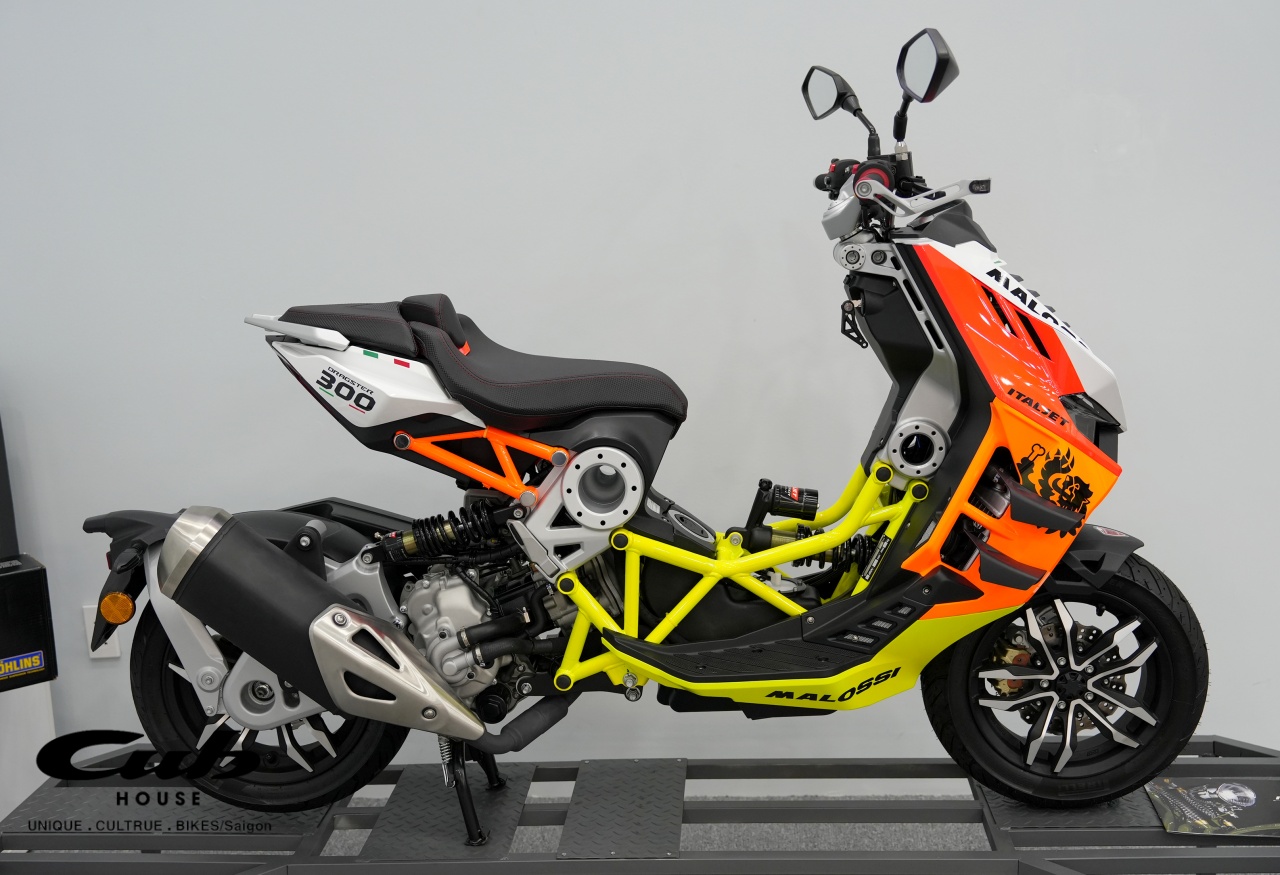 Chơi xe Italjet Dragster 300 độc lạ trang bị phuộc Ohlins là đỉnh