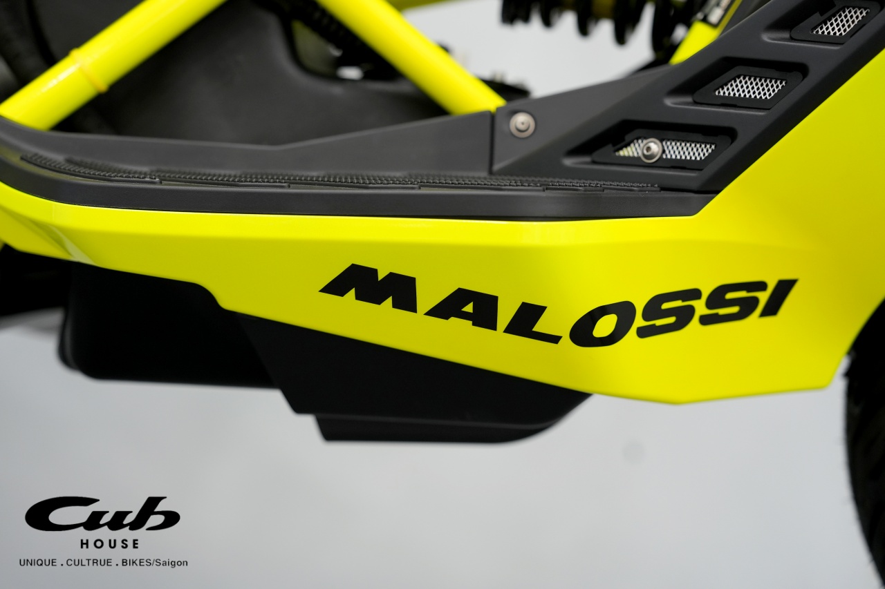 Chơi xe Italjet Dragster 300 độc lạ trang bị phuộc Ohlins là đỉnh