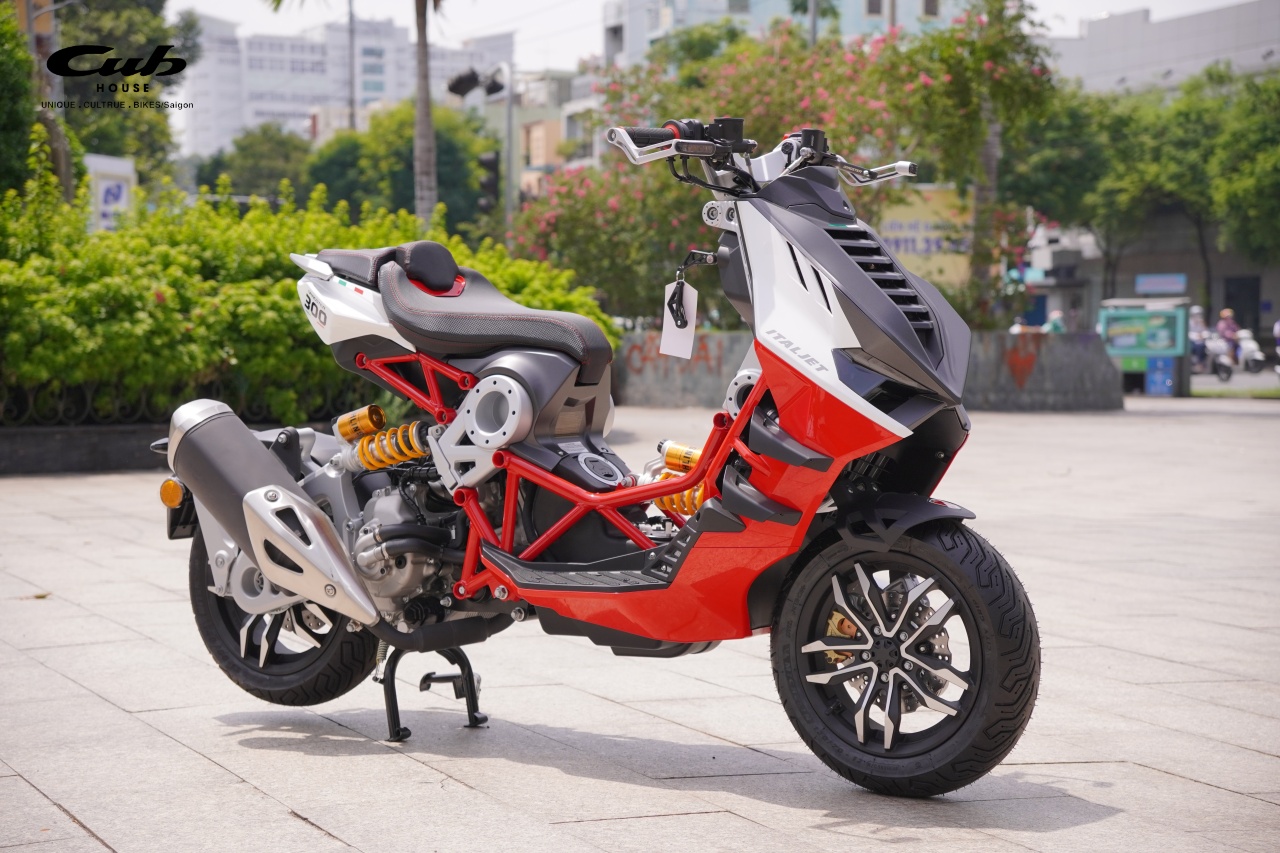 Italjet Dragster 300 – Biểu Tượng Táo Bạo Định Hình Phong Cách Đường Phố Việt 1 Siêu phẩm tay ga thể thao Italjet Dragster – khuyến mãi Giảm 50% khi nâng cấp phuộc Ohlins
