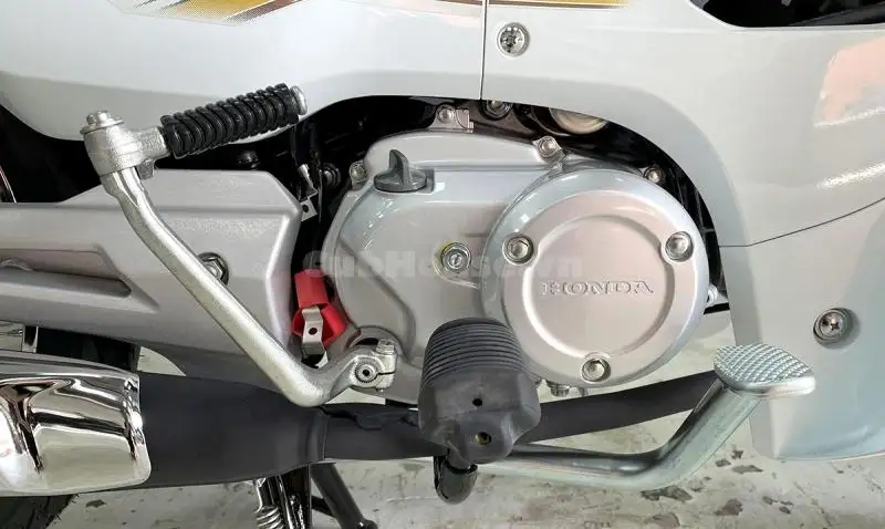 Chi tiết từ a đến z chiếc xe Honda Dream Thái Lan màu trắng đang được săn đón tại Việt Nam
