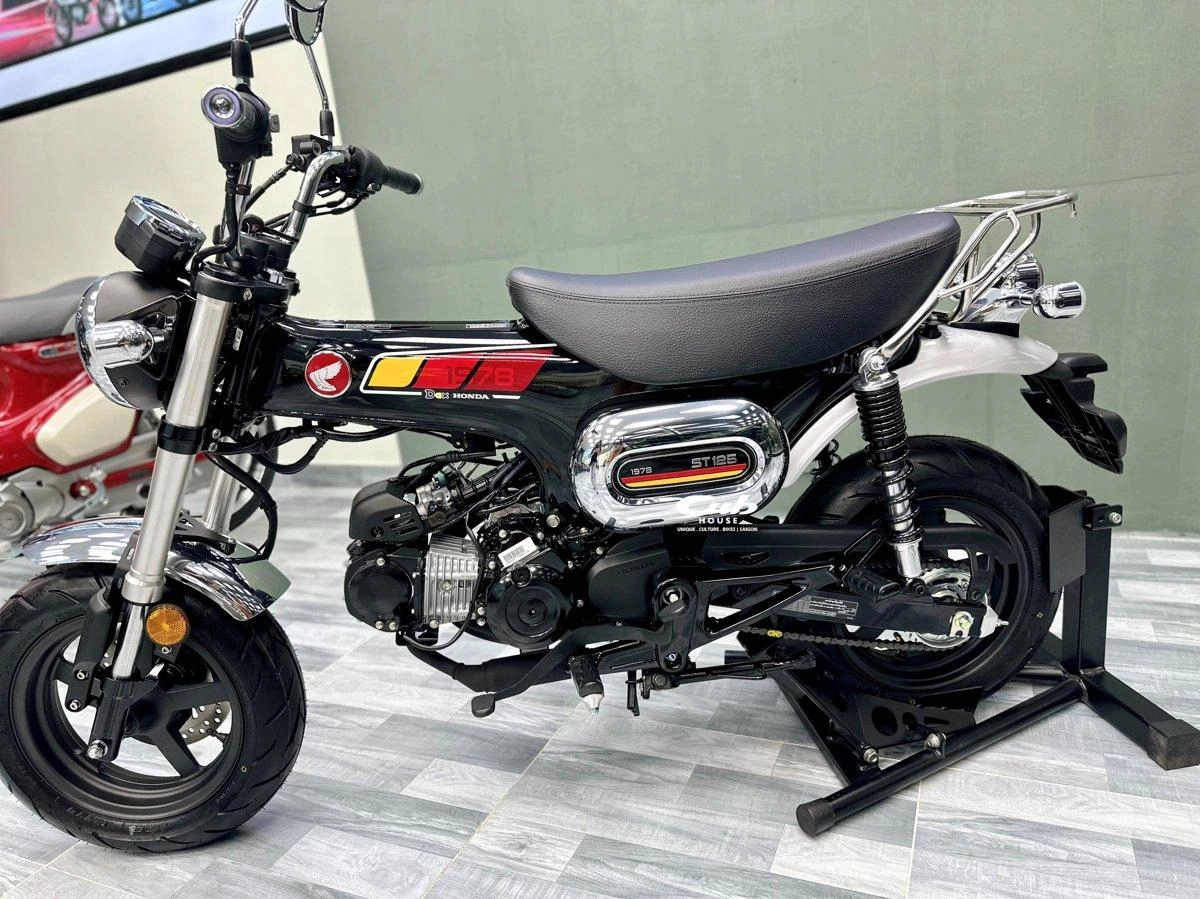 Honda Dax 1978 Special Colour Edition