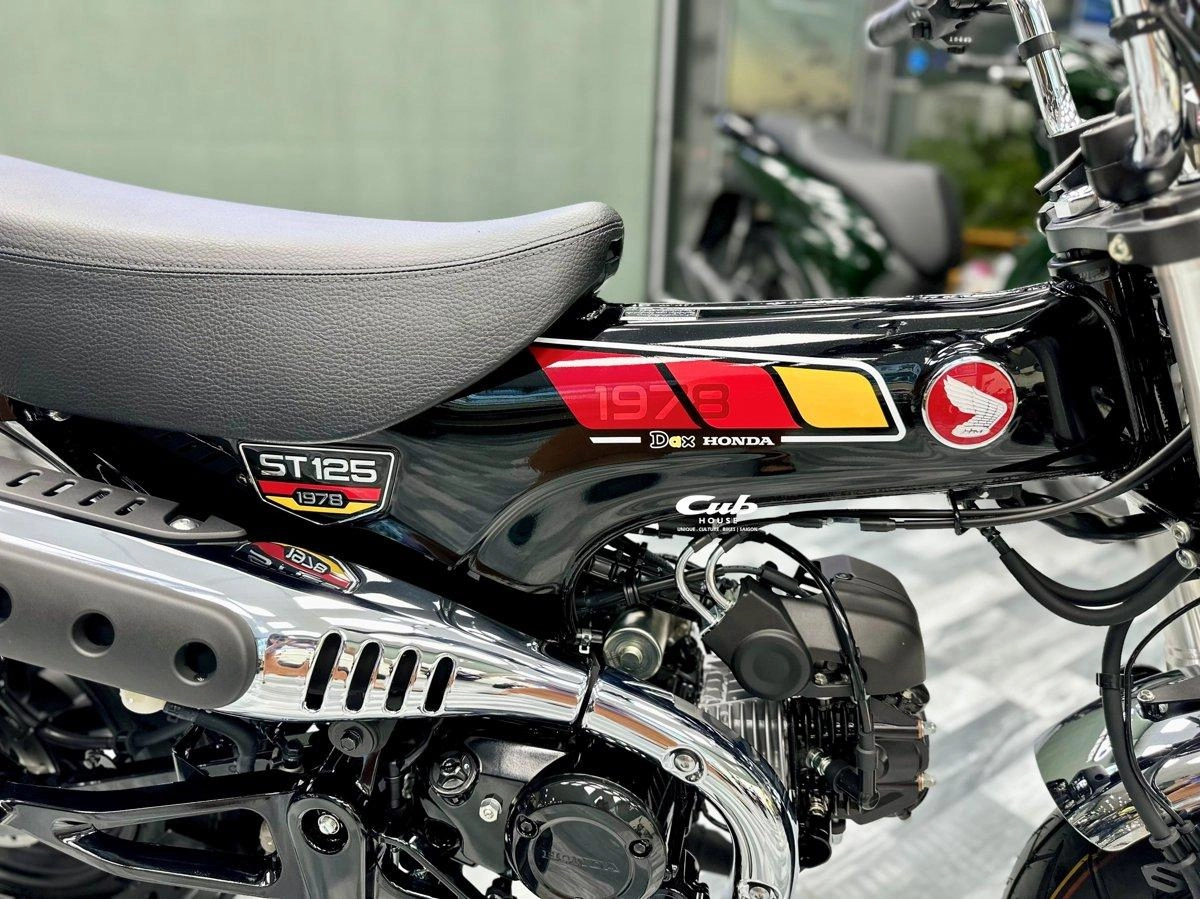 Honda Dax 1978 Special Colour Edition