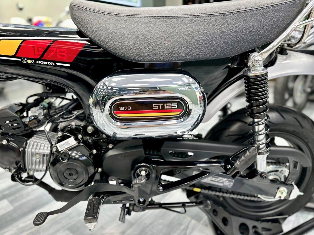 Honda Dax 1978 Special Colour Edition