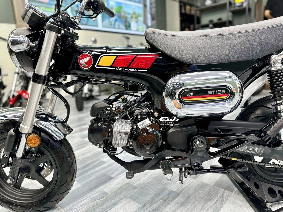 Honda Dax 1978 Special Colour Edition