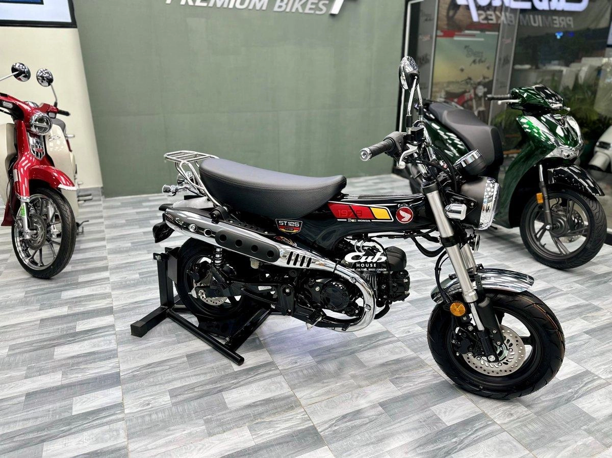 Honda Dax 1978 Special Colour Edition