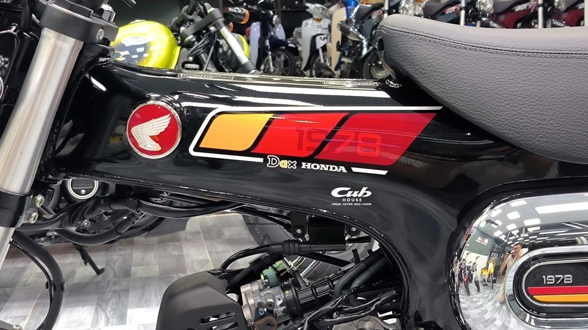 Honda Dax 1978 Special Colour Edition