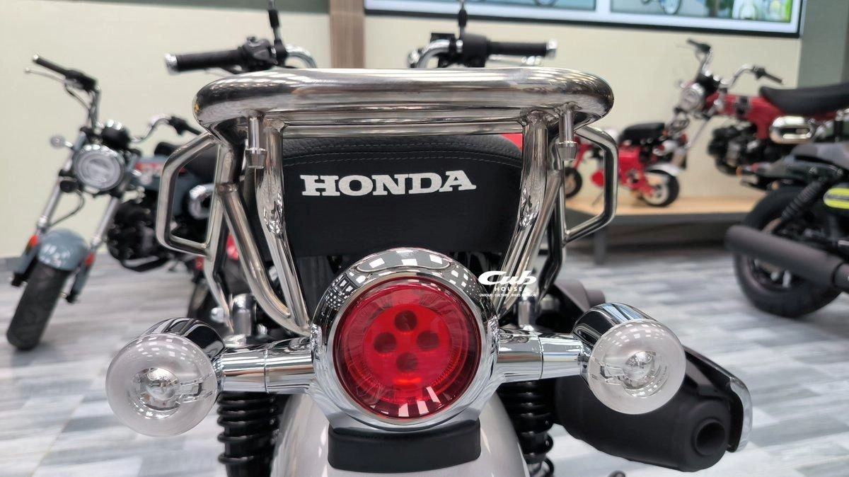 Honda Dax 1978 Special Colour Edition