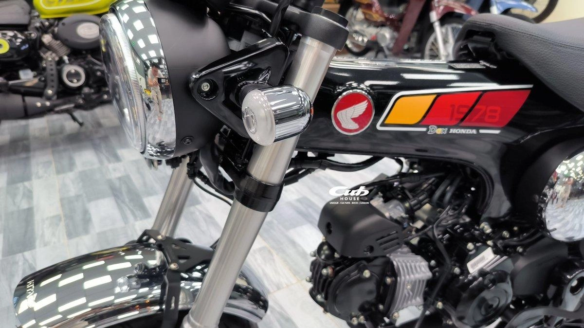Honda Dax 1978 Special Colour Edition