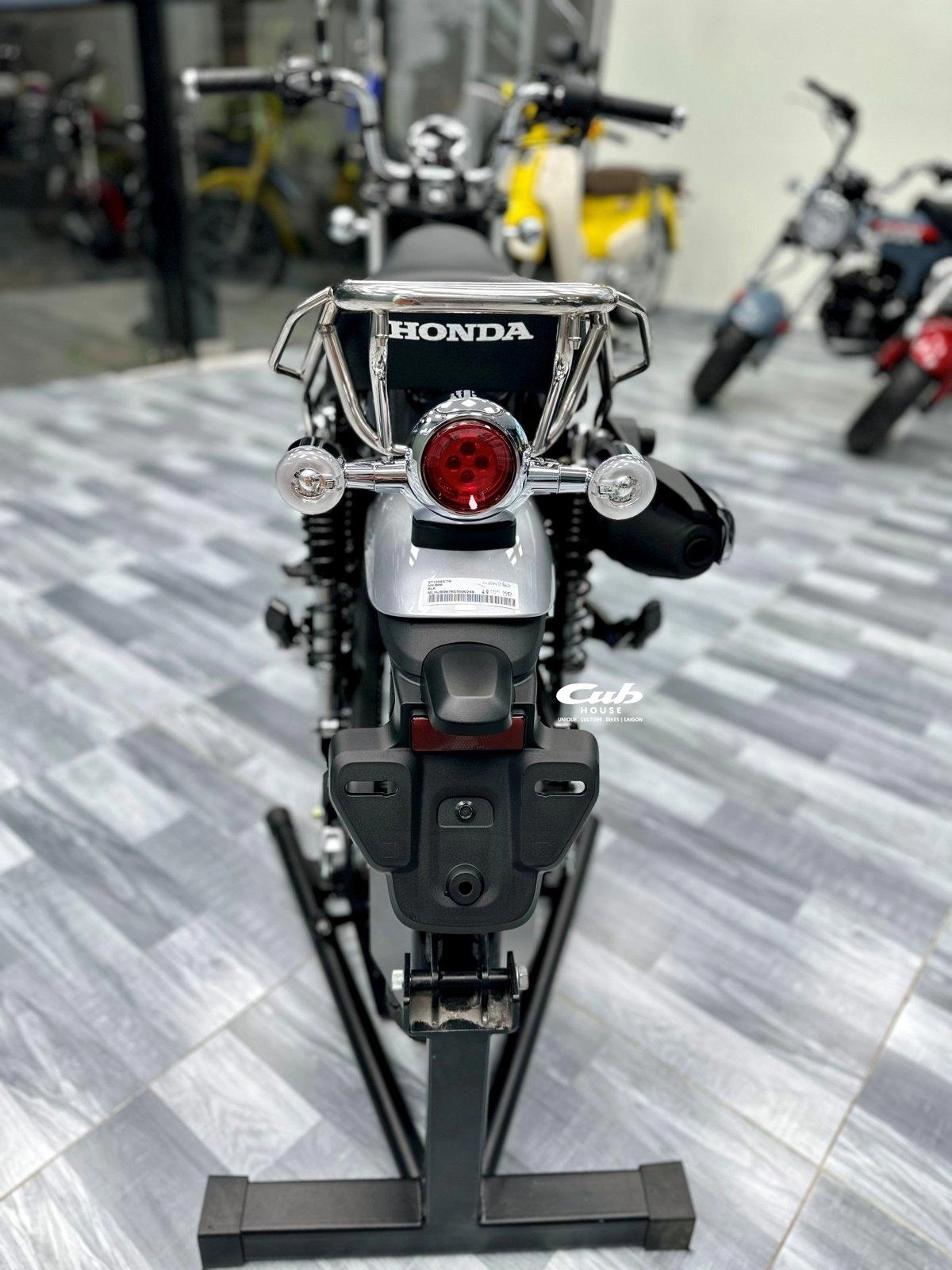 Honda Dax 1978 Special Colour Edition