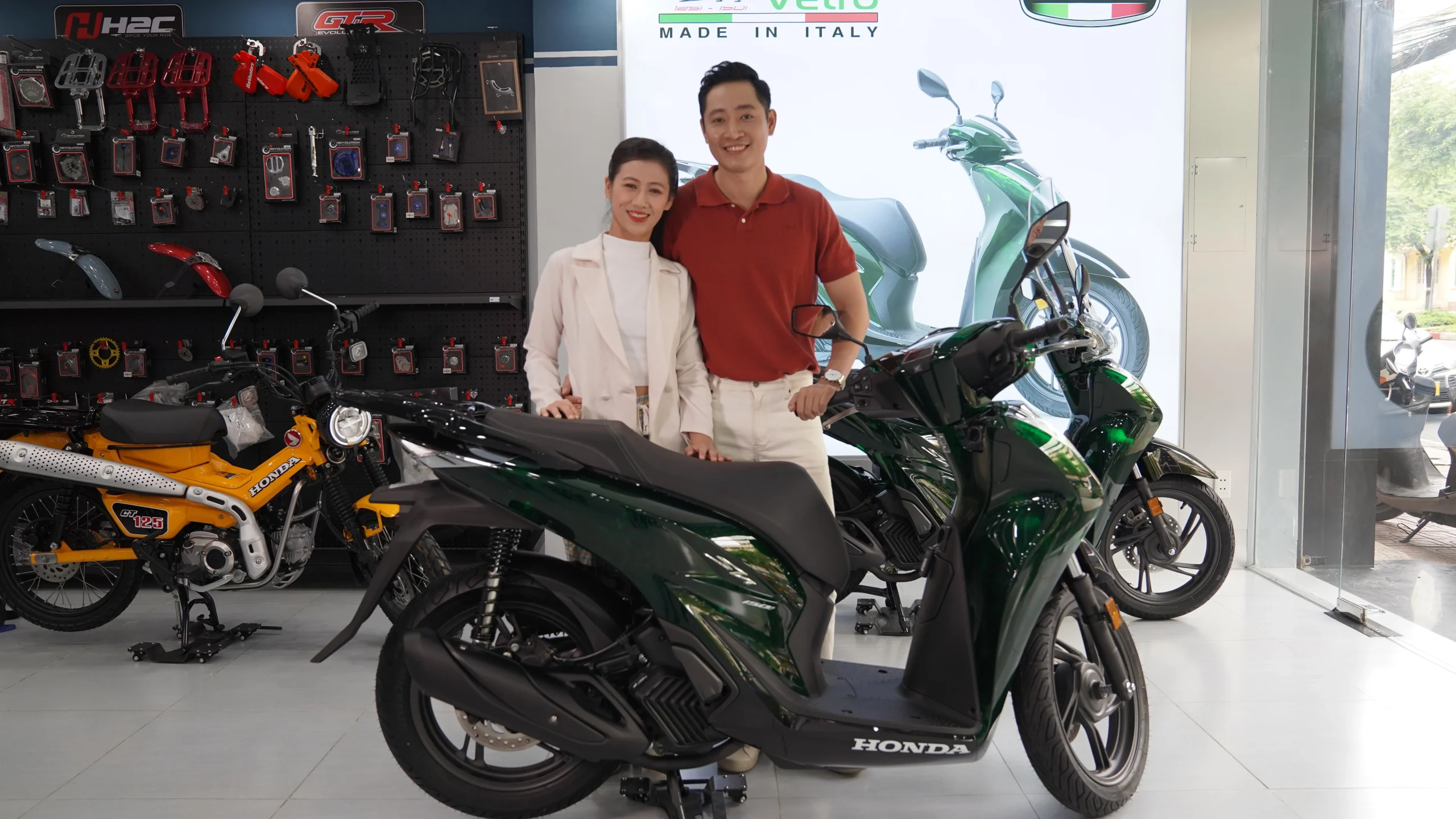 SH 125i 2024 Việt và SH125i Ý bản giới hạn có gì khác?