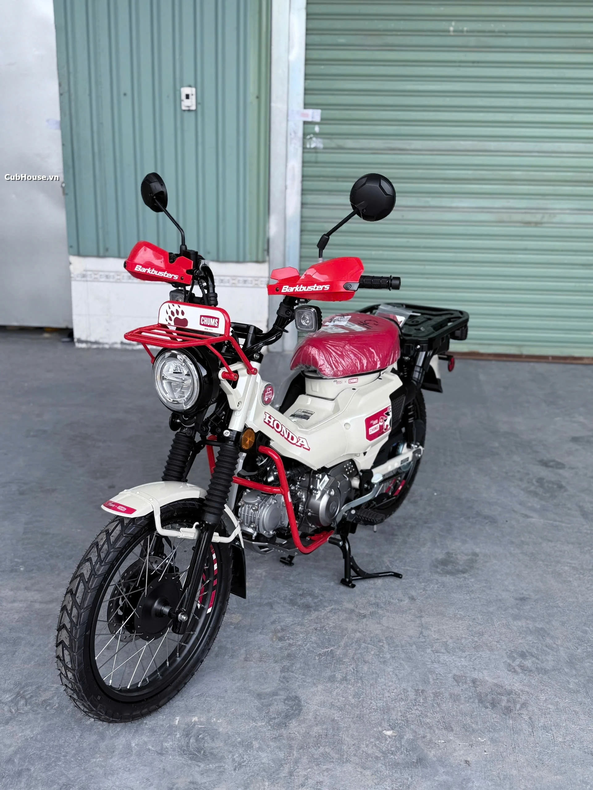 Hình ảnh chi tiết Honda CT125 Chums Limited Edition về đến Cub House Sài Gòn