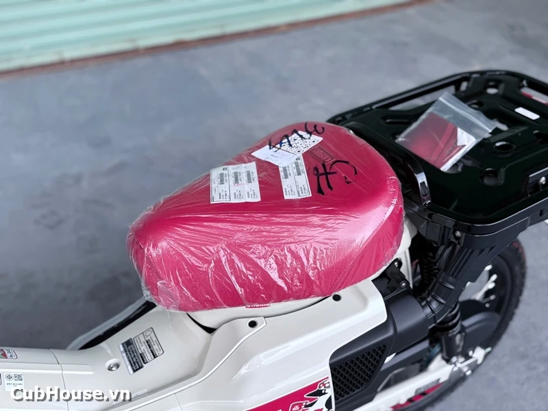 Hình ảnh chi tiết Honda CT125 Chums Limited Edition về đến Cub House Sài Gòn