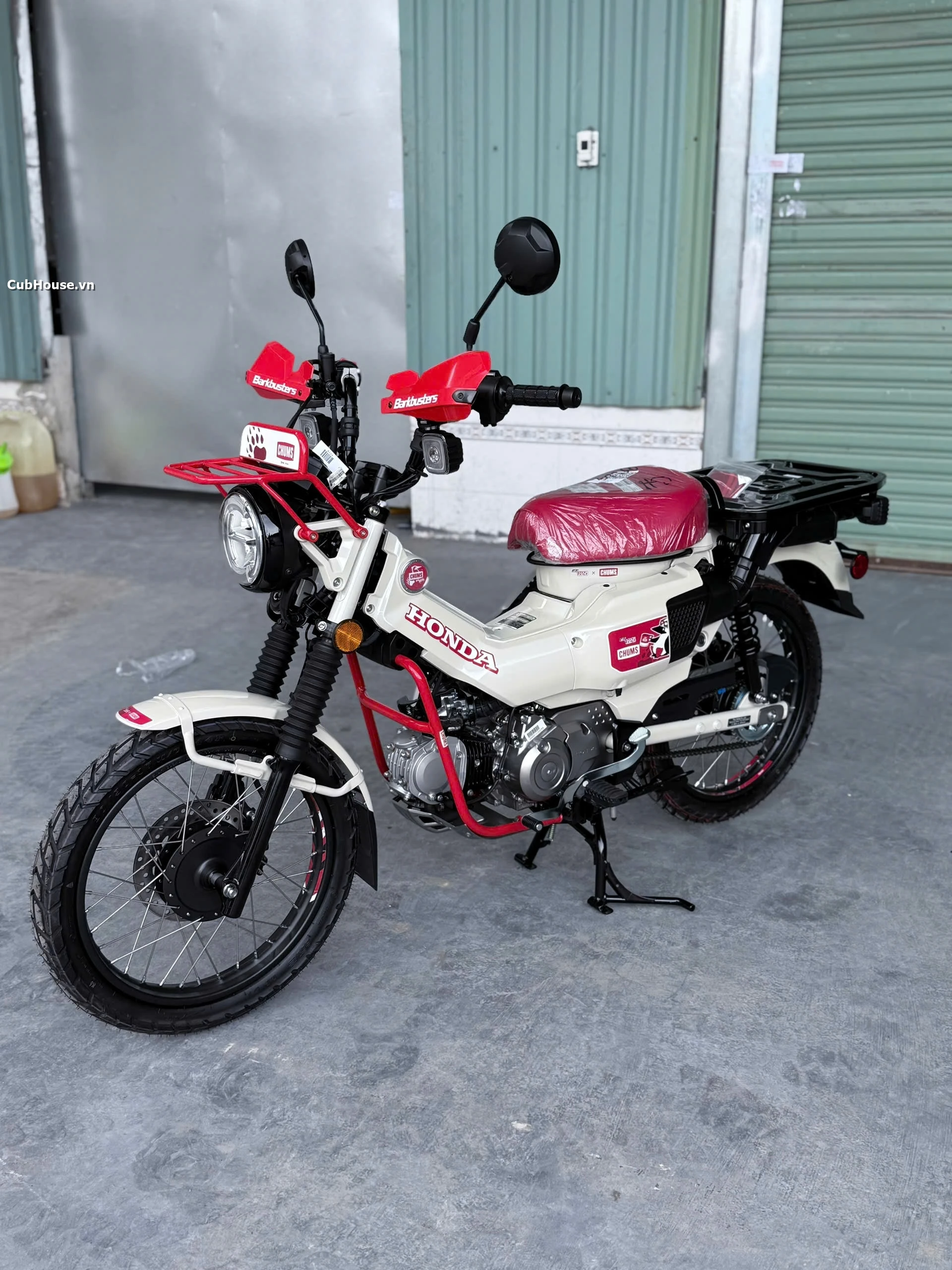 Hình ảnh chi tiết Honda CT125 Chums Limited Edition về đến Cub House Sài Gòn