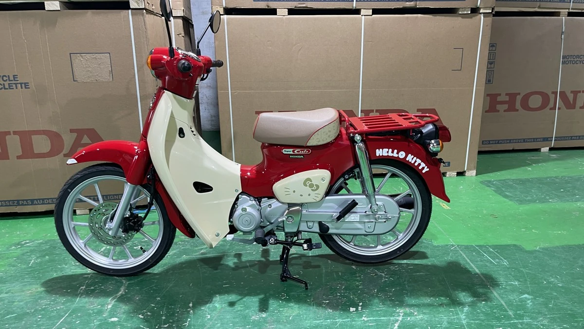 Honda Super Cub 110cc Hello Kitty: Sự kết hợp độc đáo và giá trị sưu tầm 8 Honda Super Cub 110 ABS Hello Kitty Made in Japan - Phiên Bản Giới Hạn