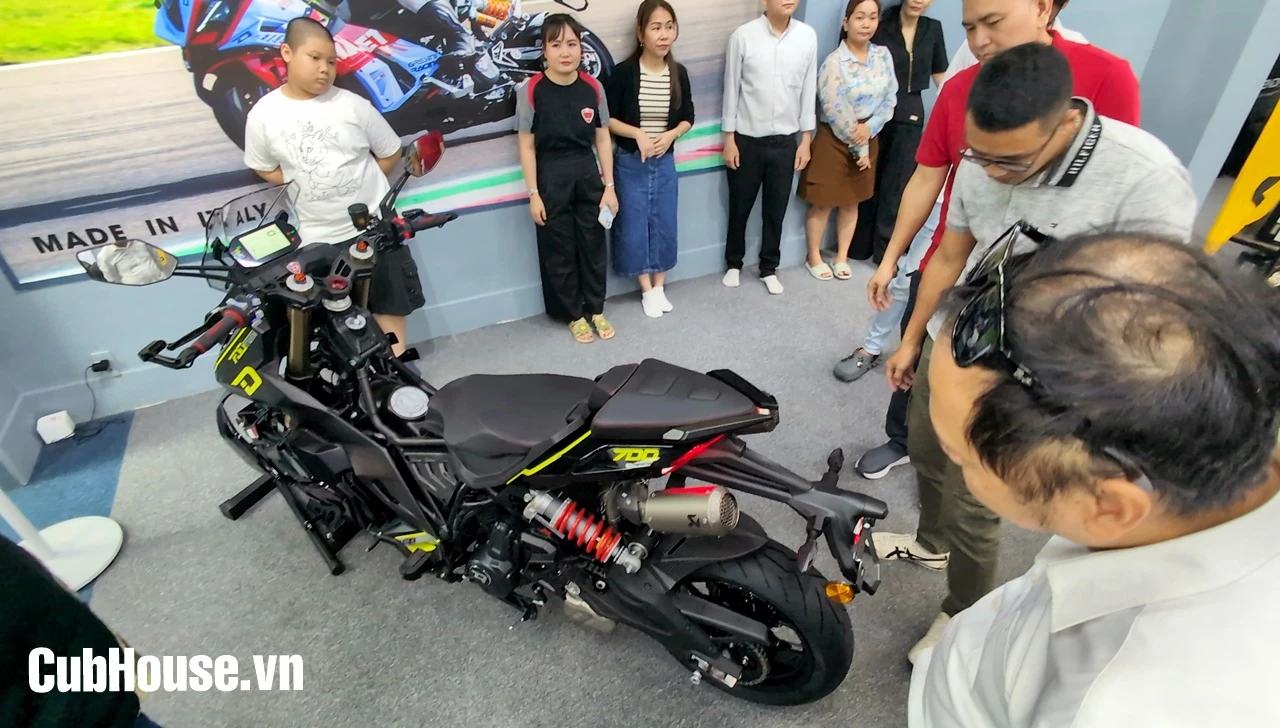 Italjet Dragster 700 Twin Premium Edition – chiếc “urban superbike” mang linh hồn nước ý đang có mặt tại cub house sài gòn
