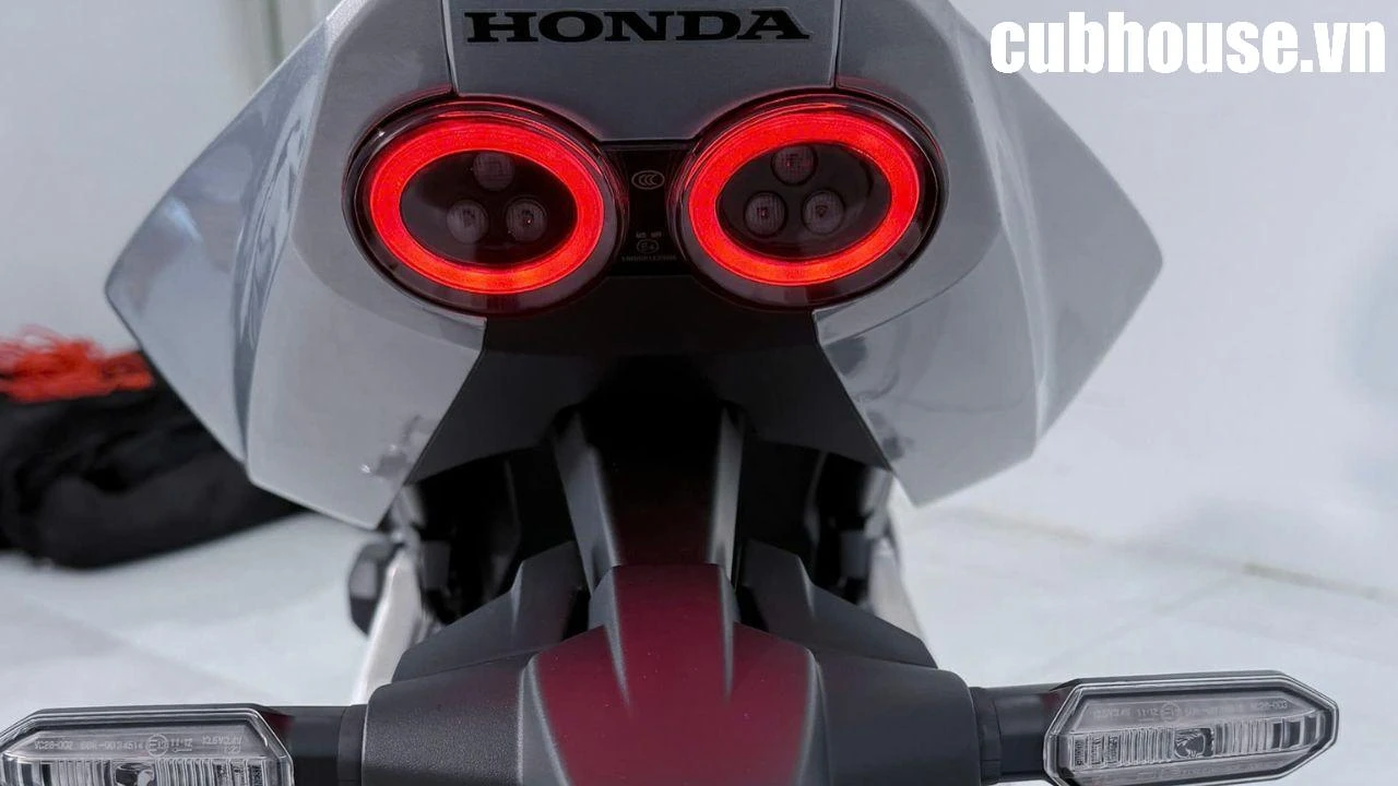 Honda CB500SF Super Four 2026 có gì đặc biệt? Thiết kế cổ điển, động cơ 4 xy-lanh, Honda E-Clutch và giá dự kiến 285 triệu đồng