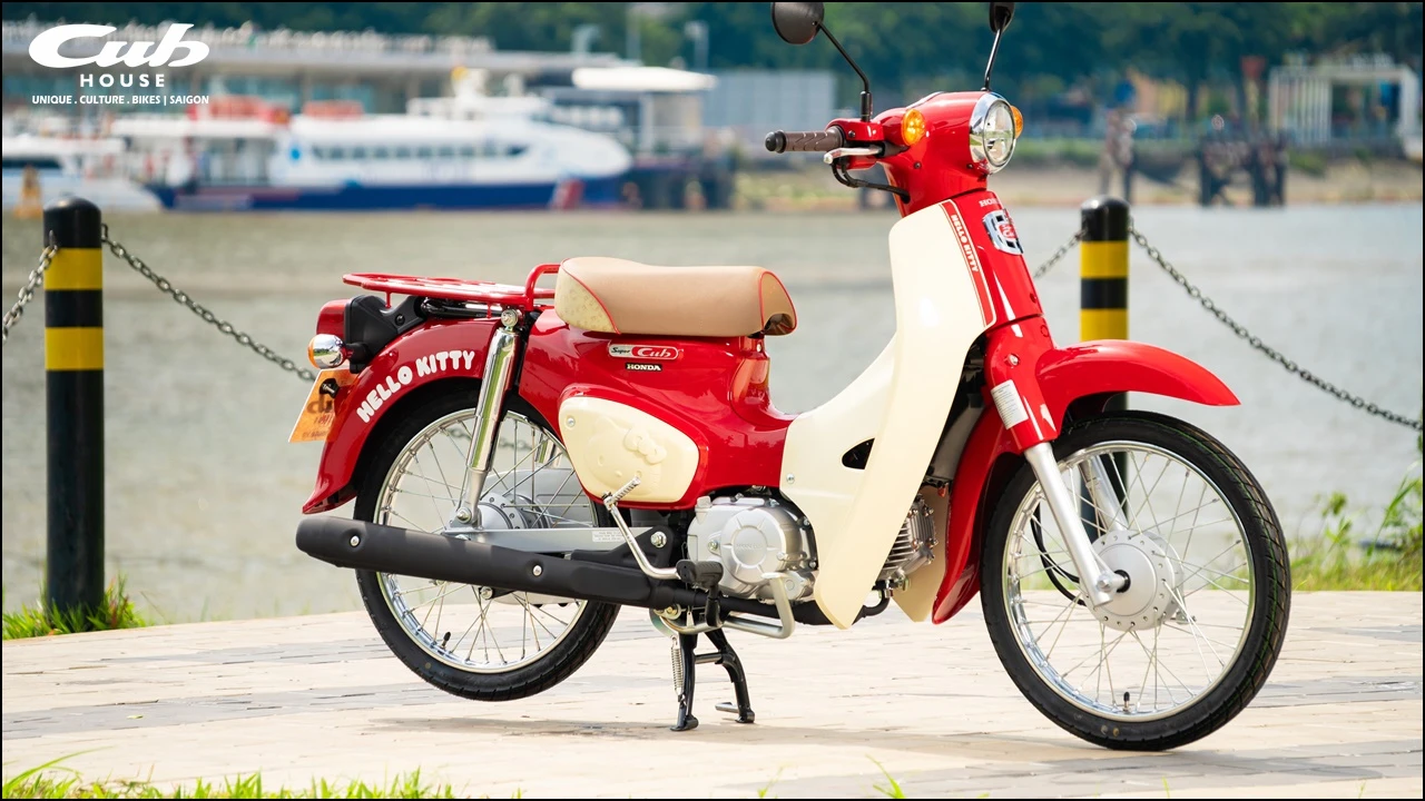 Honda Super Cub 50 Nhật Bản Chính Thức Khai Tử: Cơ Hội Cuối Cùng Để Sở Hữu Một Huyền Thoại Mới Tinh Nguyên Bản 3 Honda Super Cub Hello Kitty Nhật Bản ( 50cc và 110cc ABS)