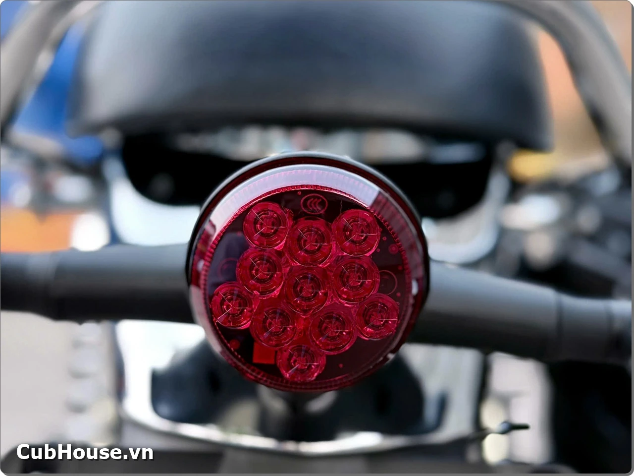 Bàn giao Honda CGX 150 bản Đặc Biệt – Mẫu mô tô classic gọn nhẹ lý tưởng để đi phố và dạo tour cuối tuần 6 ban giao honda cgx 150 ban dac biet mau mo to classic gon nhe ly tuong de di pho va dao tour cuoi tuan 12