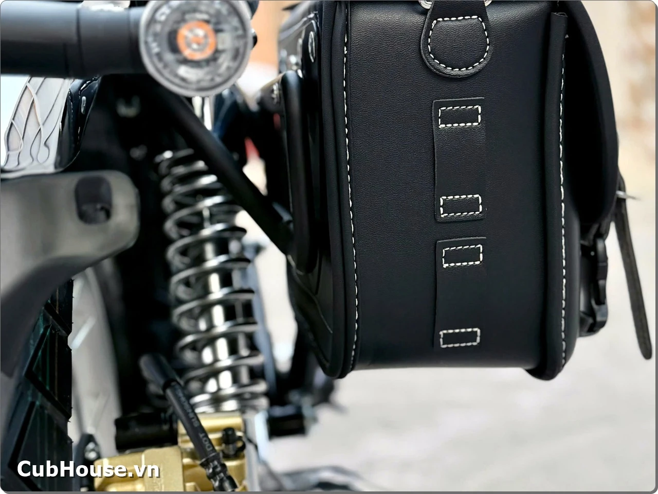 Bàn giao Honda CGX 150 bản Đặc Biệt – Mẫu mô tô classic gọn nhẹ lý tưởng để đi phố và dạo tour cuối tuần 7 ban giao honda cgx 150 ban dac biet mau mo to classic gon nhe ly tuong de di pho va dao tour cuoi tuan 13