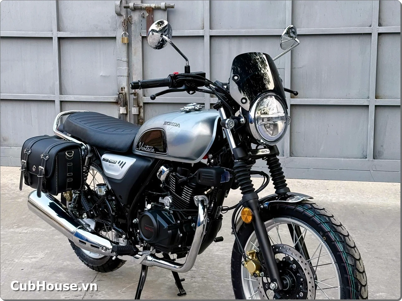 Giao xe Honda CGX150 Vintage 2026 màu Bạc cho chú U60 tại Tân Phú – Hành trình chờ đợi hơn 2 tháng đã có cái kết trọn vẹn 2 giao xe honda cgx150 vintage 2026 mau bac cho chu u60 tai tan phu hanh trinh cho doi hon 2 thang da co cai ket tron ven 10
