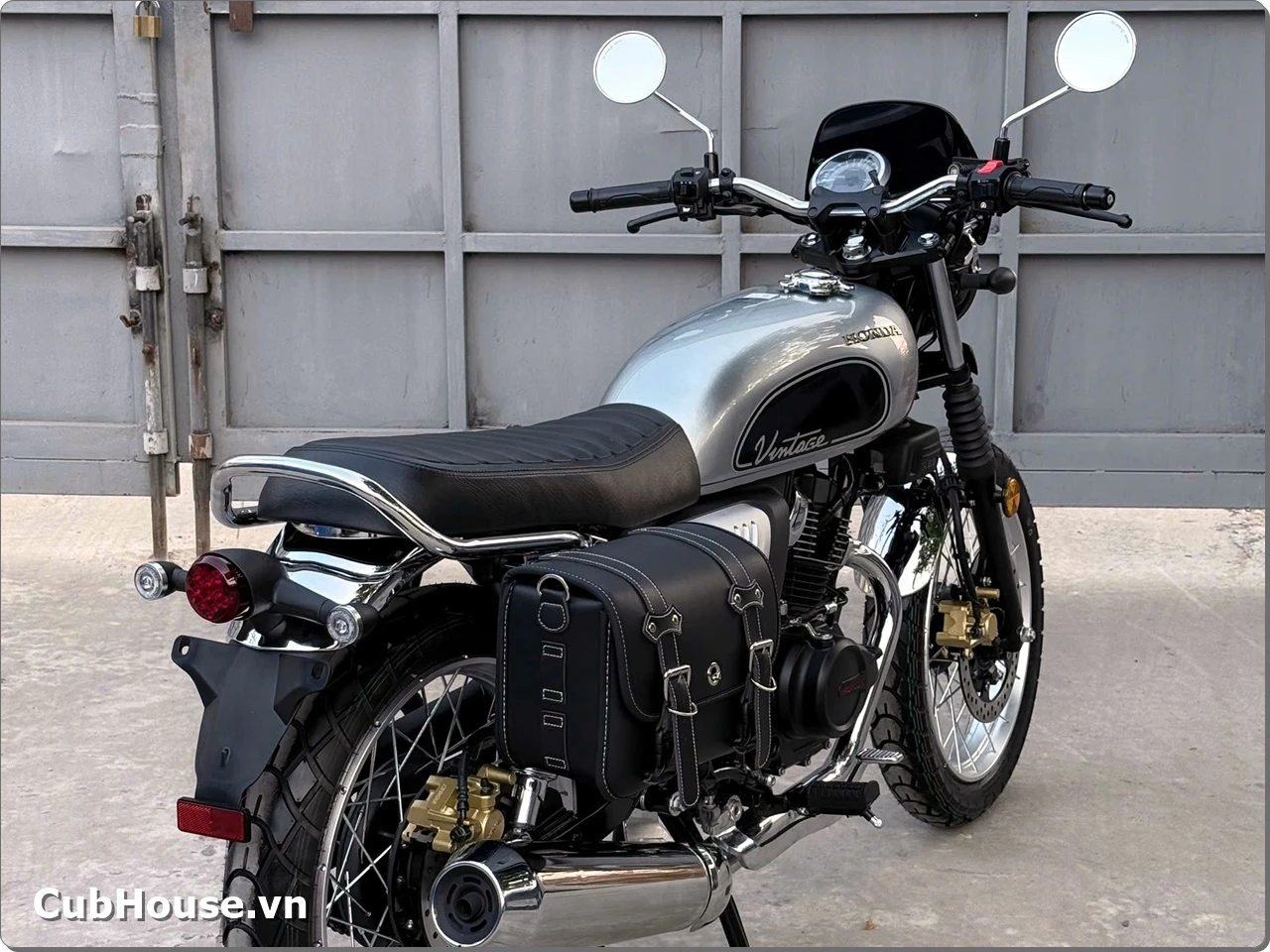 Giao xe Honda CGX150 Vintage 2026 màu Bạc cho chú U60 tại Tân Phú – Hành trình chờ đợi hơn 2 tháng đã có cái kết trọn vẹn 5 giao xe honda cgx150 vintage 2026 mau bac cho chu u60 tai tan phu hanh trinh cho doi hon 2 thang da co cai ket tron ven 13