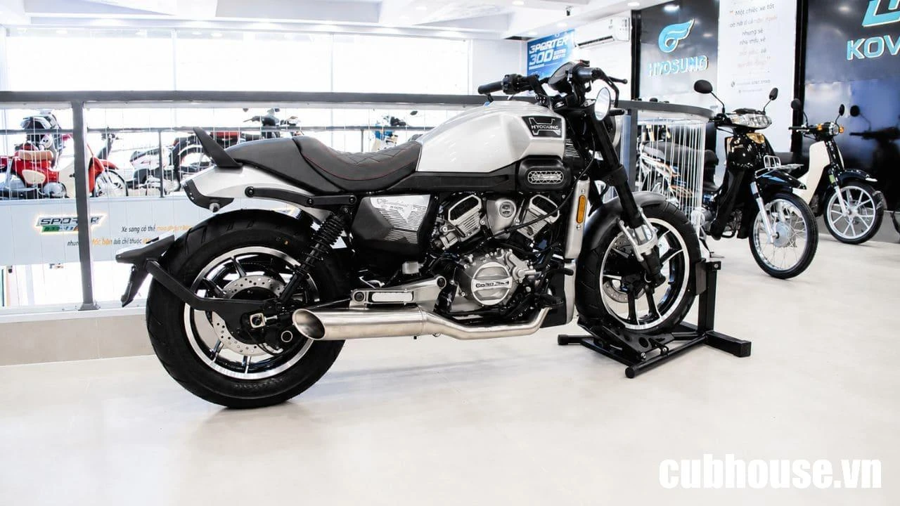 Hyosung GV350X chính thức mở bán tại Việt Nam với giá 135 triệu đồng