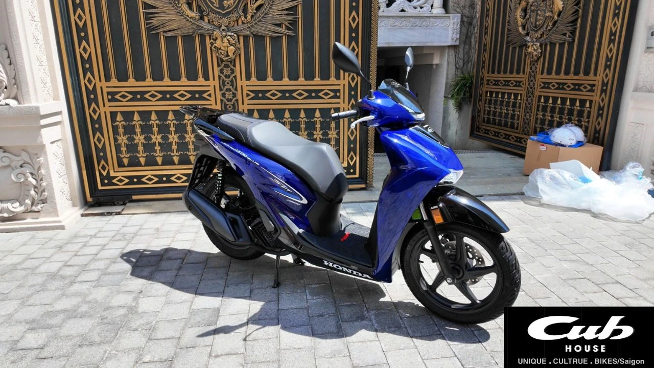 Giao xe Honda SH150i Vetro Blue Sapphire 2026 cho khách tại biệt thự gần sân bay Tân Sơn Nhất