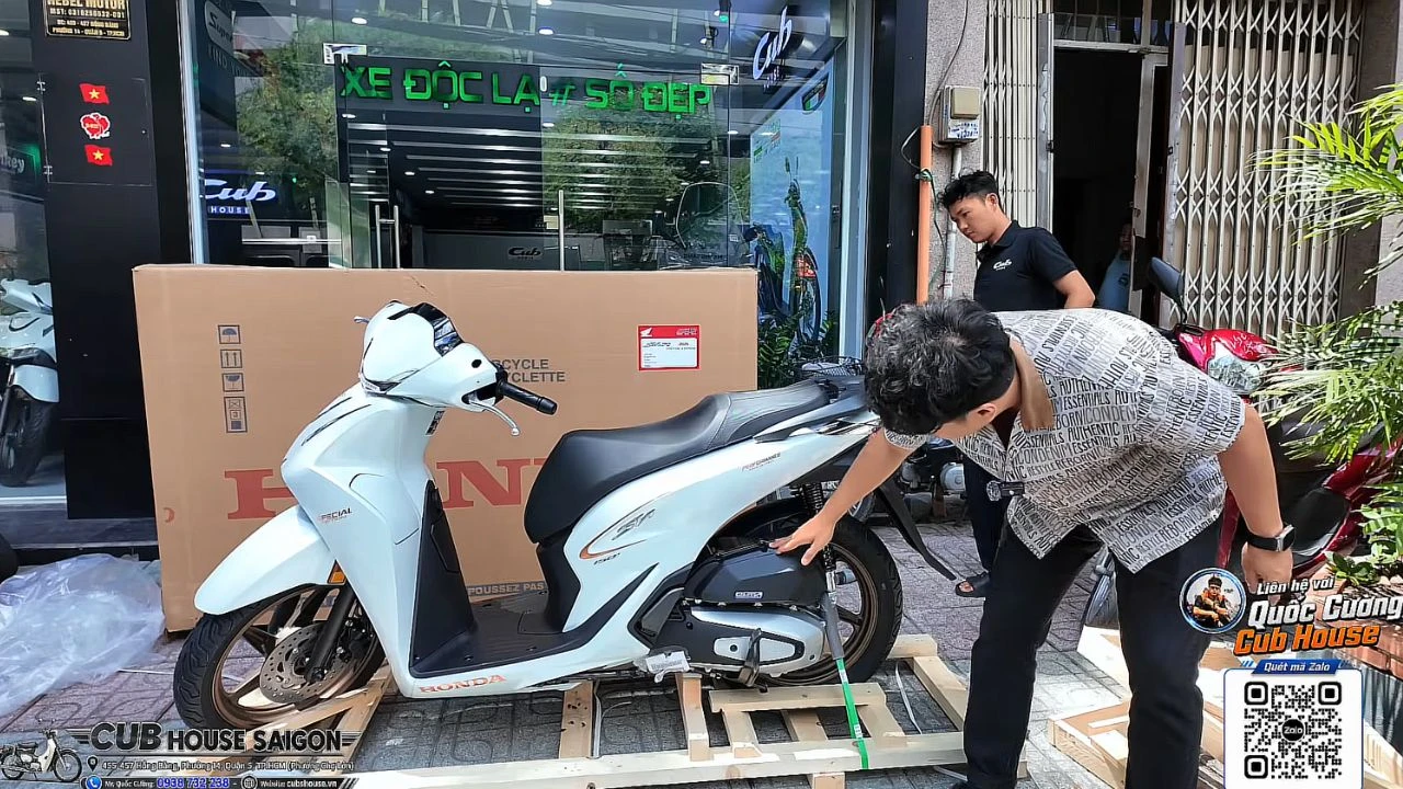 Khui thùng giao xe Honda SH150i nhập Ý, lên phuộc Öhlins tại CubHouse VN