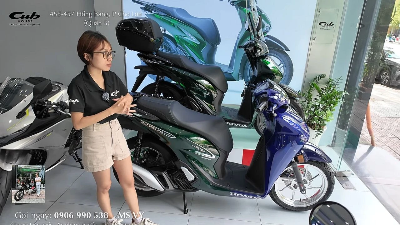 Lạ mắt Honda SH Ý Super Vetro: Một chiếc xe, hai sắc màu