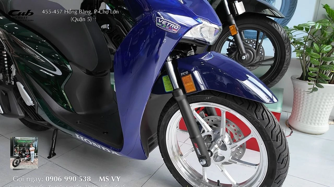 Lạ mắt Honda SH Ý Super Vetro: Một chiếc xe, hai sắc màu
