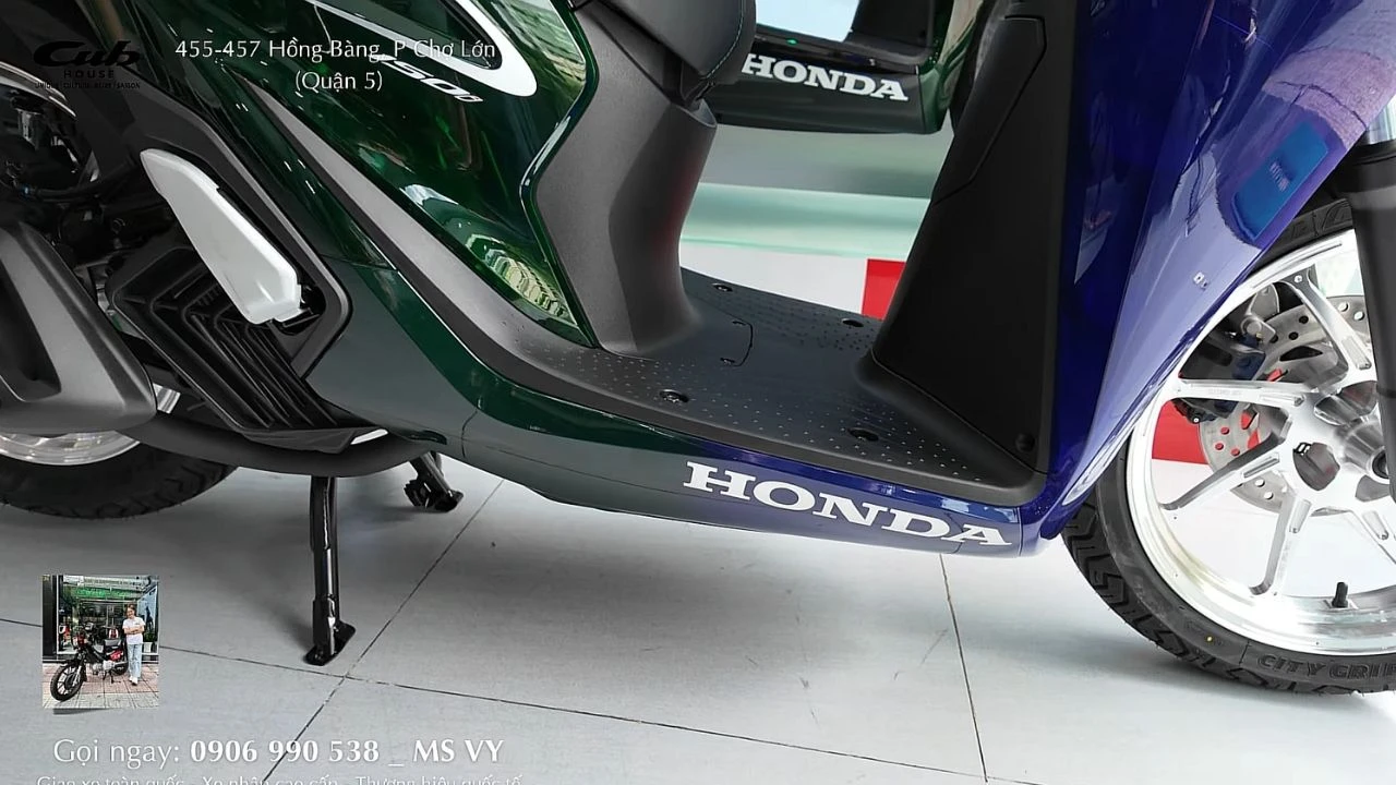 Lạ mắt Honda SH Ý Super Vetro: Một chiếc xe, hai sắc màu