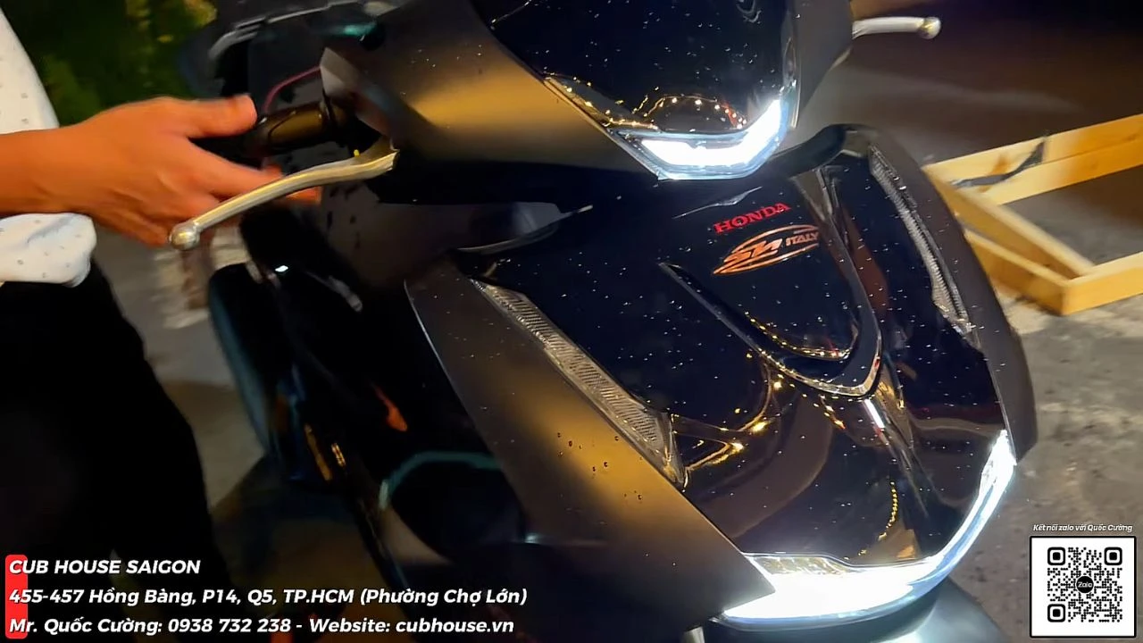 Đêm mưa khui thùng Honda SH150i nhập Ý 2026: Bản HMR Newconcept đen mâm đồng về tay chủ nhân Quận 12