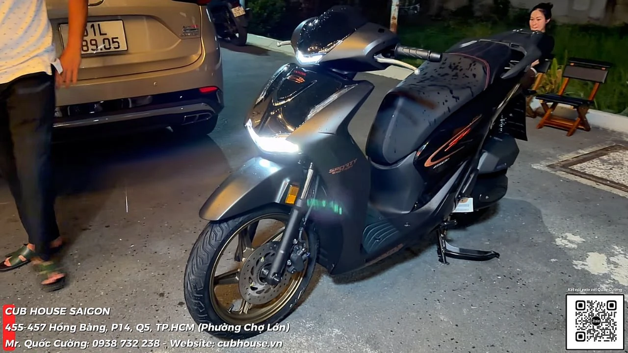 Đêm mưa khui thùng Honda SH150i nhập Ý 2026: Bản HMR Newconcept đen mâm đồng về tay chủ nhân Quận 12