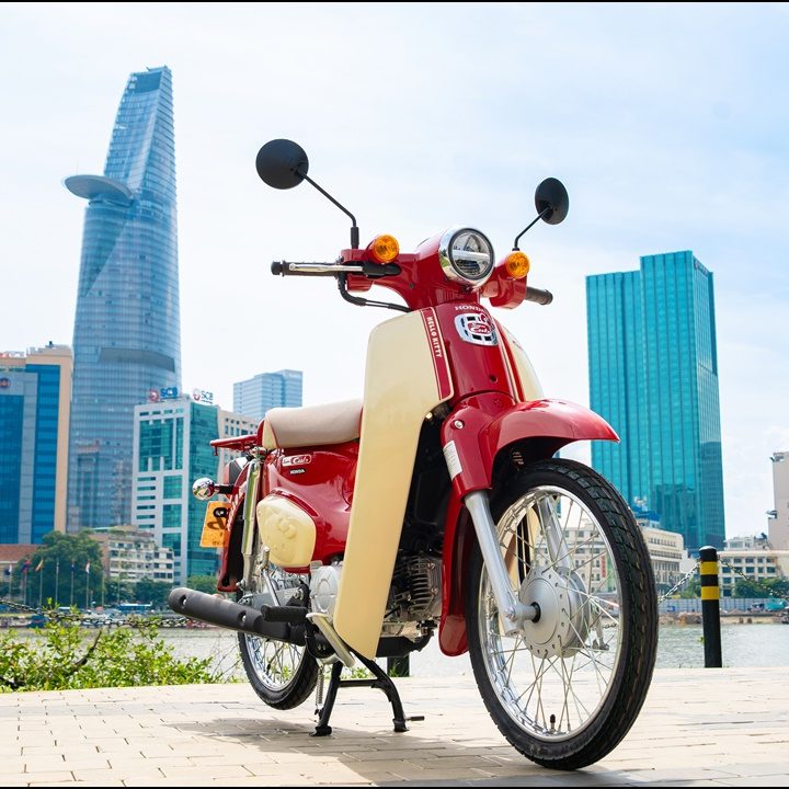 Honda Super Cub 50 Hello Kitty Nhật Bản