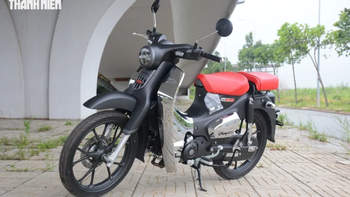 Honda Super Cub C125 Disney Limited Editon