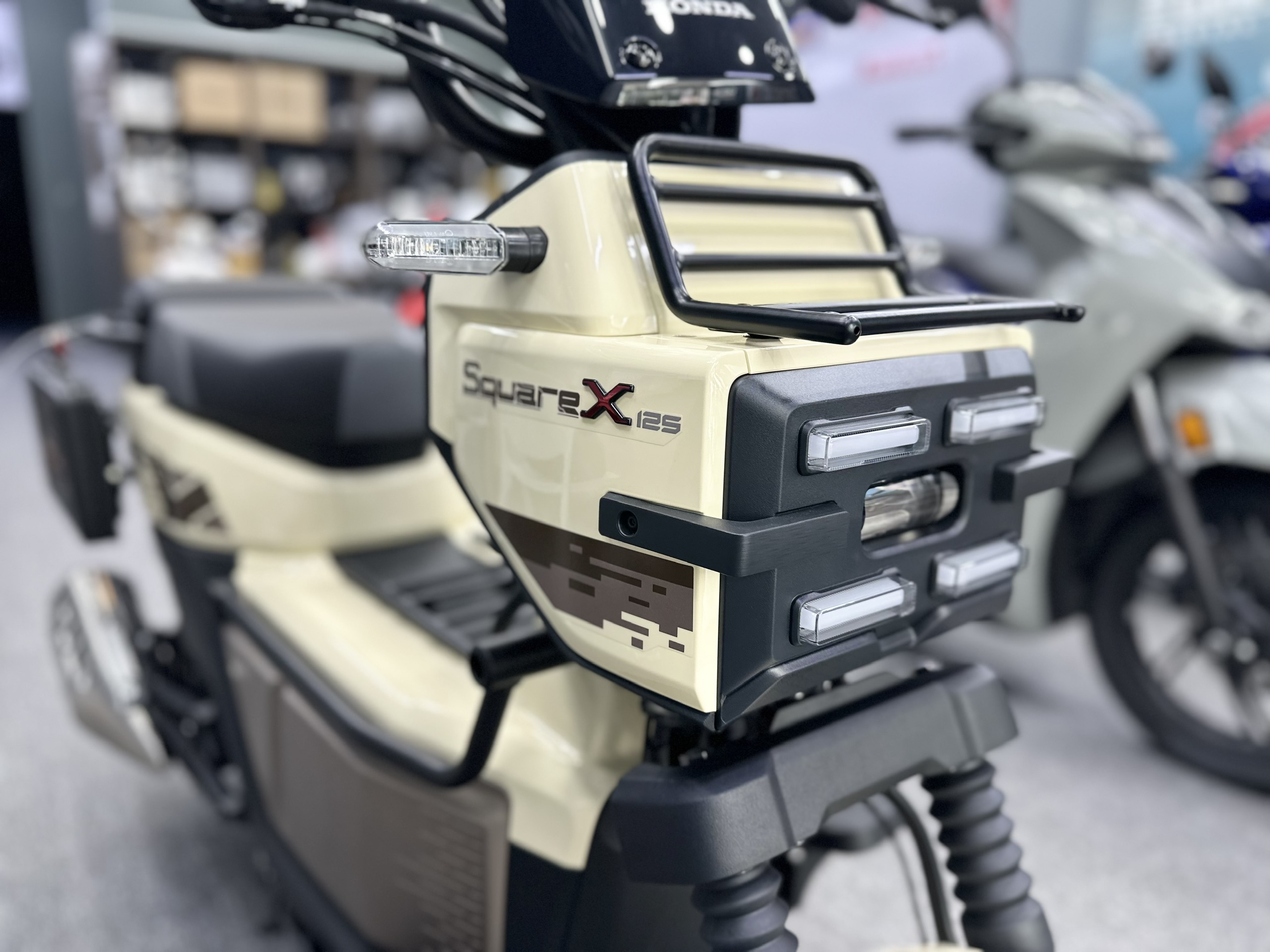 square x125 vàng cát