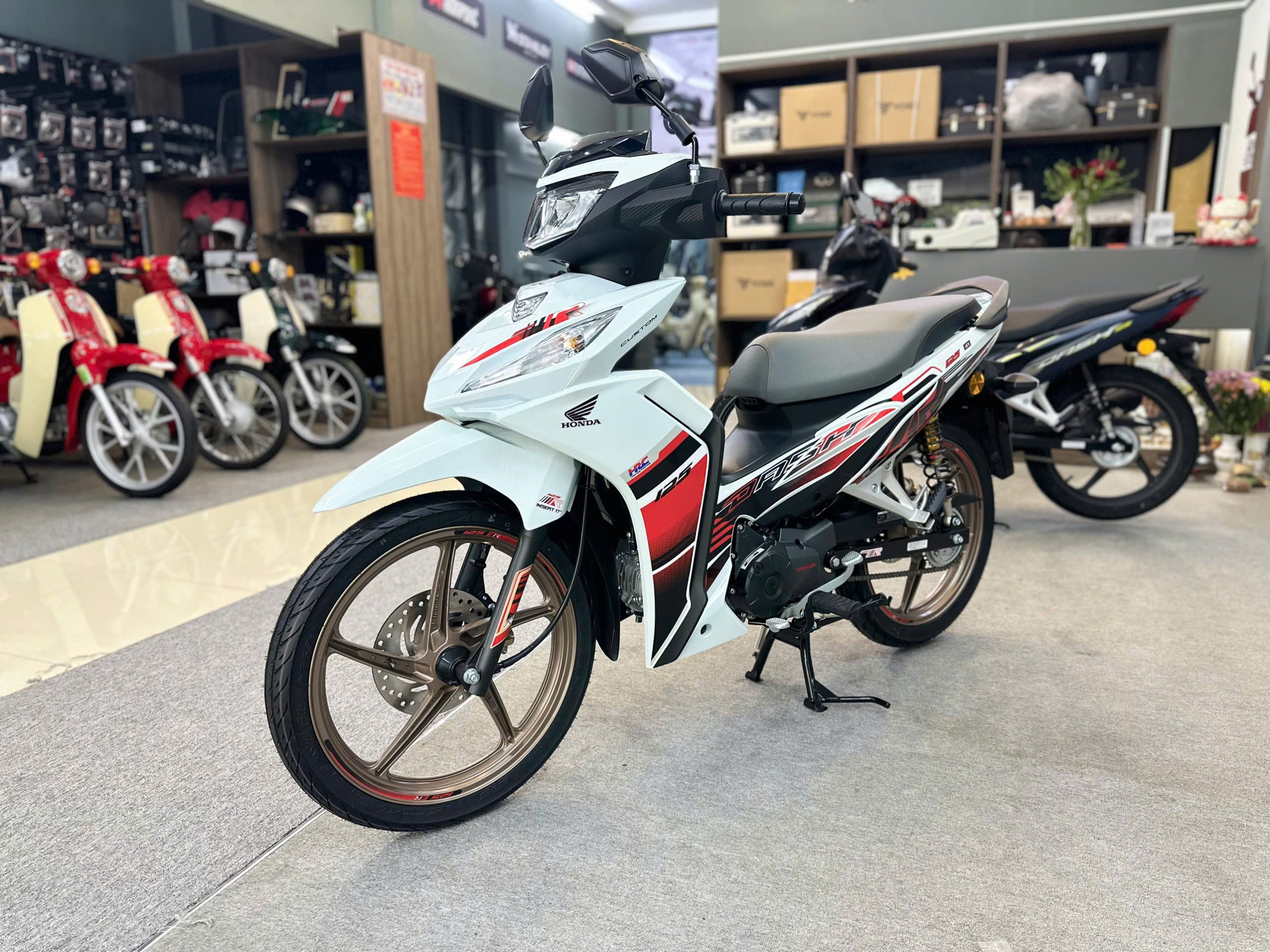 DASH 125 (20)
