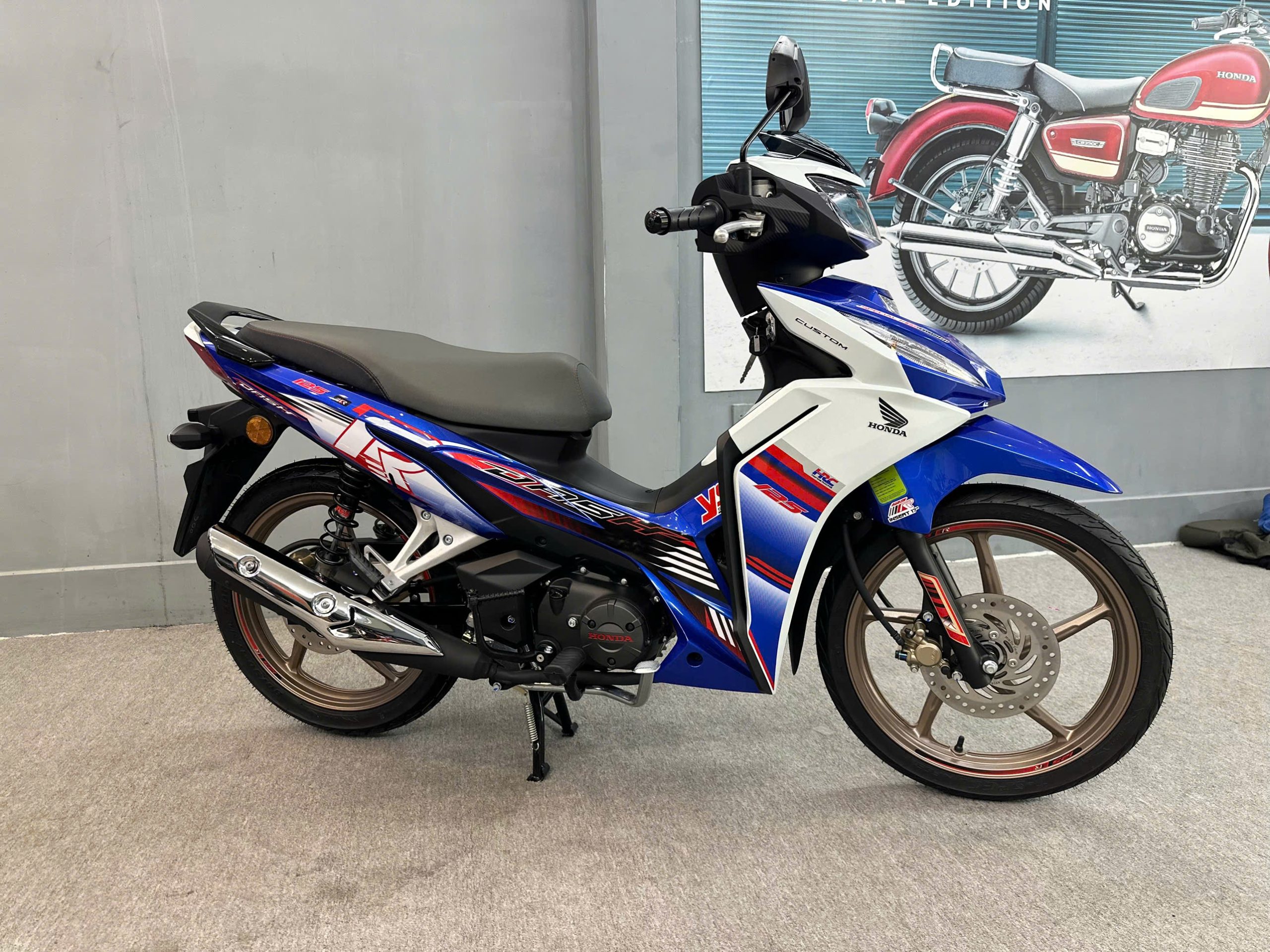 DASH 125 (33)
