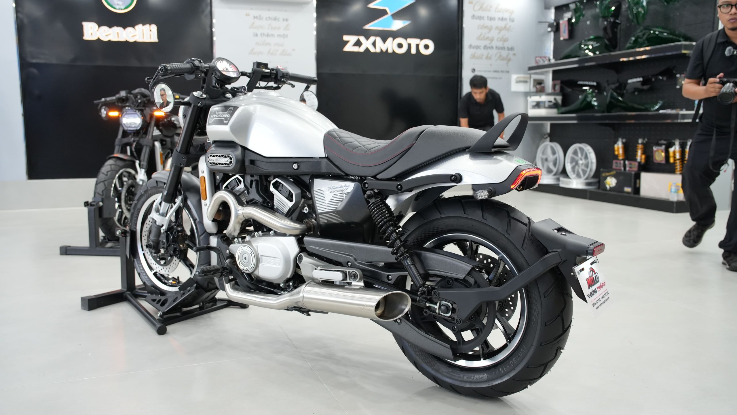 HYOSUNG GV350X BẠC (4) Hyosung GV350X